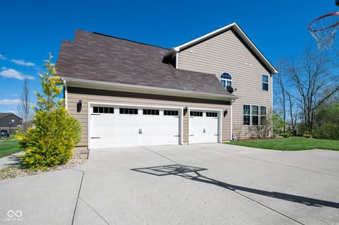 Photo of 1325 Brentford Lane, Greenwood, IN