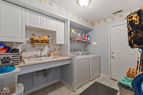 Laundry room at 4012 S Loganberry Court, New Palestine, IN