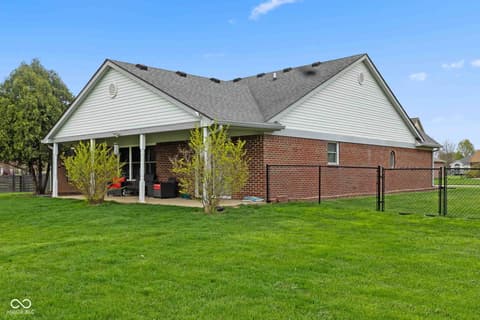 Side exterior at 4012 S Loganberry Court, New Palestine, IN