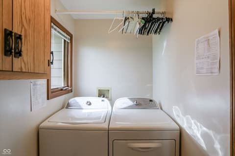 Laundry room at 1076 Chipmunk Lane, Pendleton, IN
