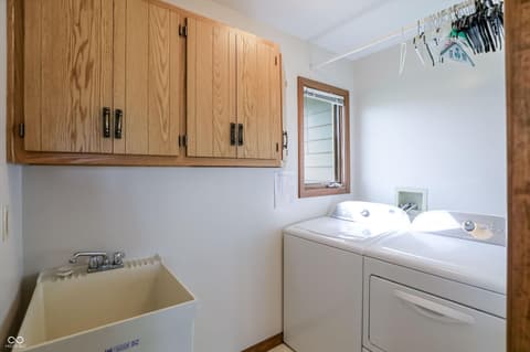 Laundry room at 1076 Chipmunk Lane, Pendleton, IN