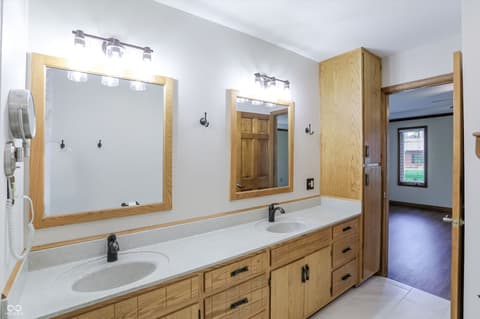 Primary bathroom at 1076 Chipmunk Lane, Pendleton, IN