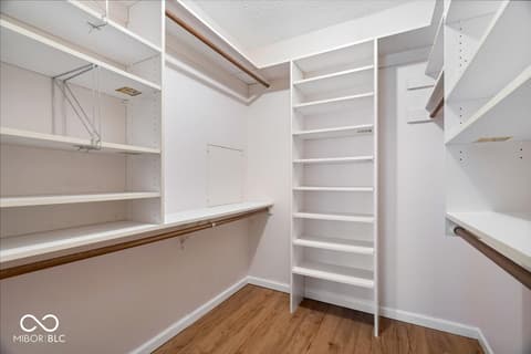 Walk In Closets — 2507 N Willow Way, Indianapolis, IN