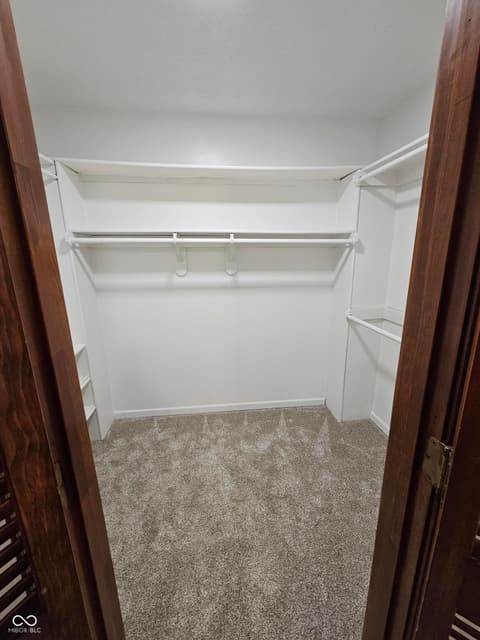 Walk In Closets — 10261 N Rooker Road, Mooresville, IN