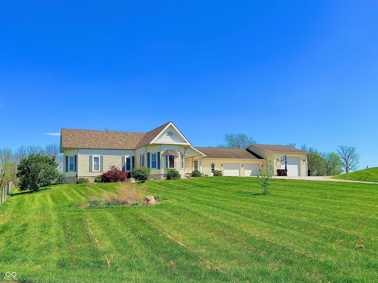 Front exterior at 15241 E Jackson Road, Hope, IN