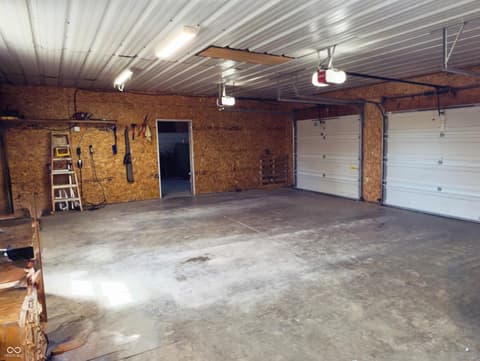 Garage at 15241 E Jackson Road, Hope, IN