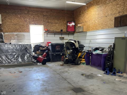 Garage at 15241 E Jackson Road, Hope, IN