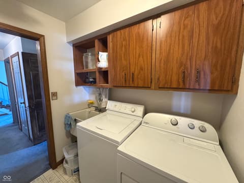 Laundry room at 353 E Rivercrest Drive, Rushville, IN