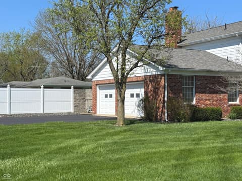 Garage at 353 E Rivercrest Drive, Rushville, IN