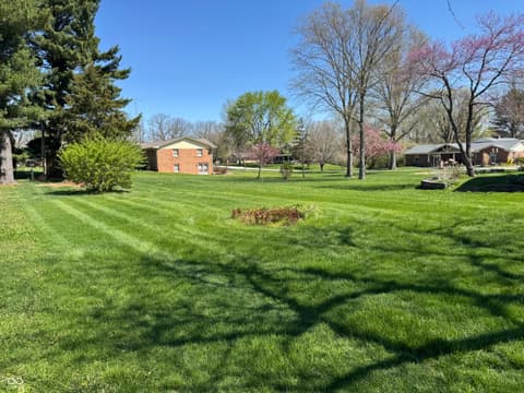 Yard at 353 E Rivercrest Drive, Rushville, IN