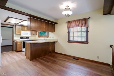 Photo of 35 Village Court, Zionsville, IN