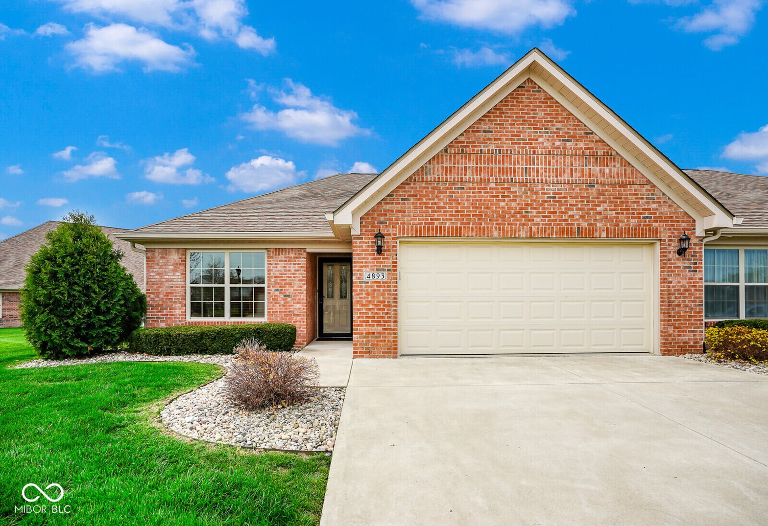 Photo of 4893 W Harrisburg Court, New Palestine, IN