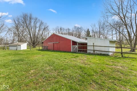 Barn — 2367 E 400 N, Whiteland, IN