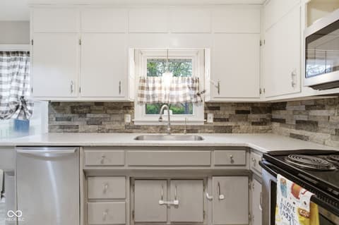 Photo of 925 Shellbark Road, Anderson, IN