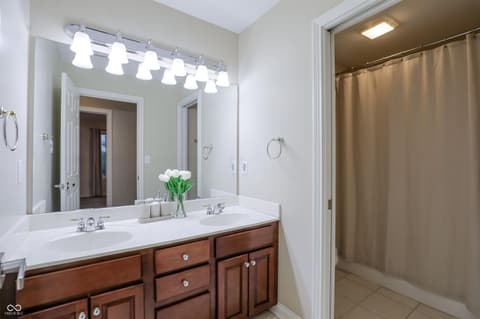 Photo of 11154 Turfgrass Way, Indianapolis, IN