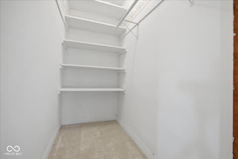 Walk In Closets — 3643 W 600 S, Shelbyville, IN