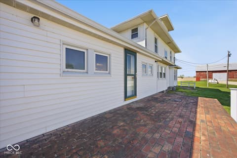 Outdoor living area at 3643 W 600 S, Shelbyville, IN