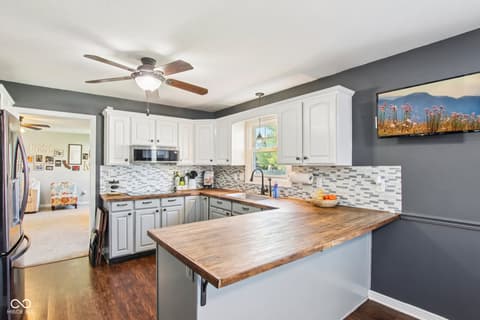 Photo of 1694 Williamsburg Lane, Franklin, IN