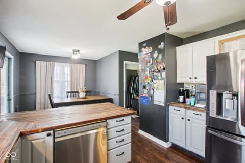 Photo of 1694 Williamsburg Lane, Franklin, IN