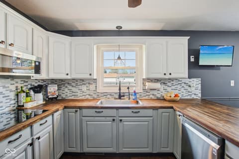 Photo of 1694 Williamsburg Lane, Franklin, IN