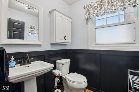 Photo of 1694 Williamsburg Lane, Franklin, IN