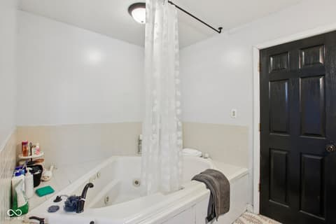 Photo of 1694 Williamsburg Lane, Franklin, IN