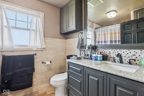 Photo of 1694 Williamsburg Lane, Franklin, IN