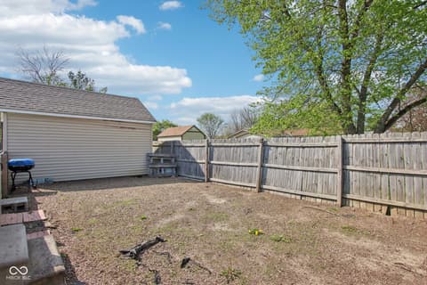 Photo of 1694 Williamsburg Lane, Franklin, IN