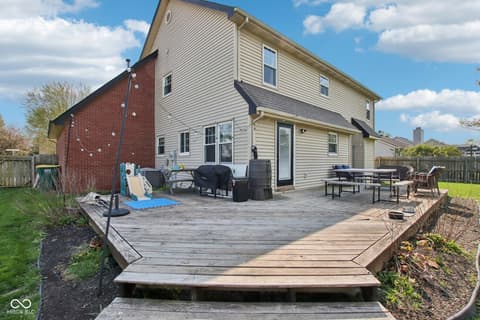 Photo of 1694 Williamsburg Lane, Franklin, IN