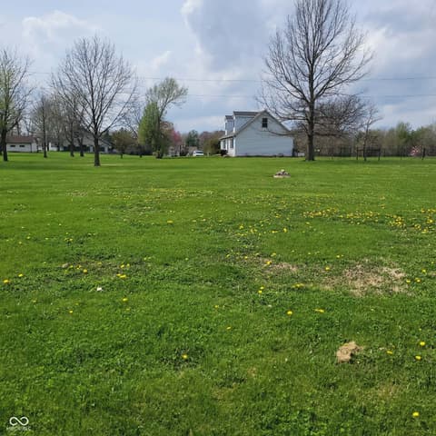 Yard at 7960 W 800 N, Fairland, IN