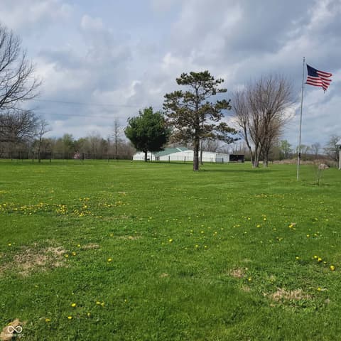 Yard at 7960 W 800 N, Fairland, IN