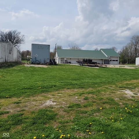 Yard at 7960 W 800 N, Fairland, IN