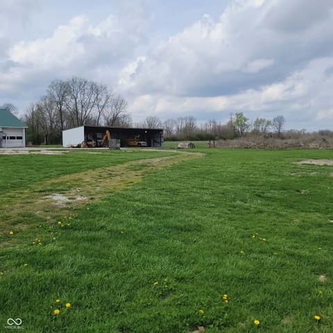 Yard at 7960 W 800 N, Fairland, IN