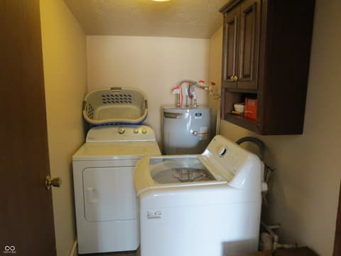 Laundry room at 8272 S 250 W, Trafalgar, IN