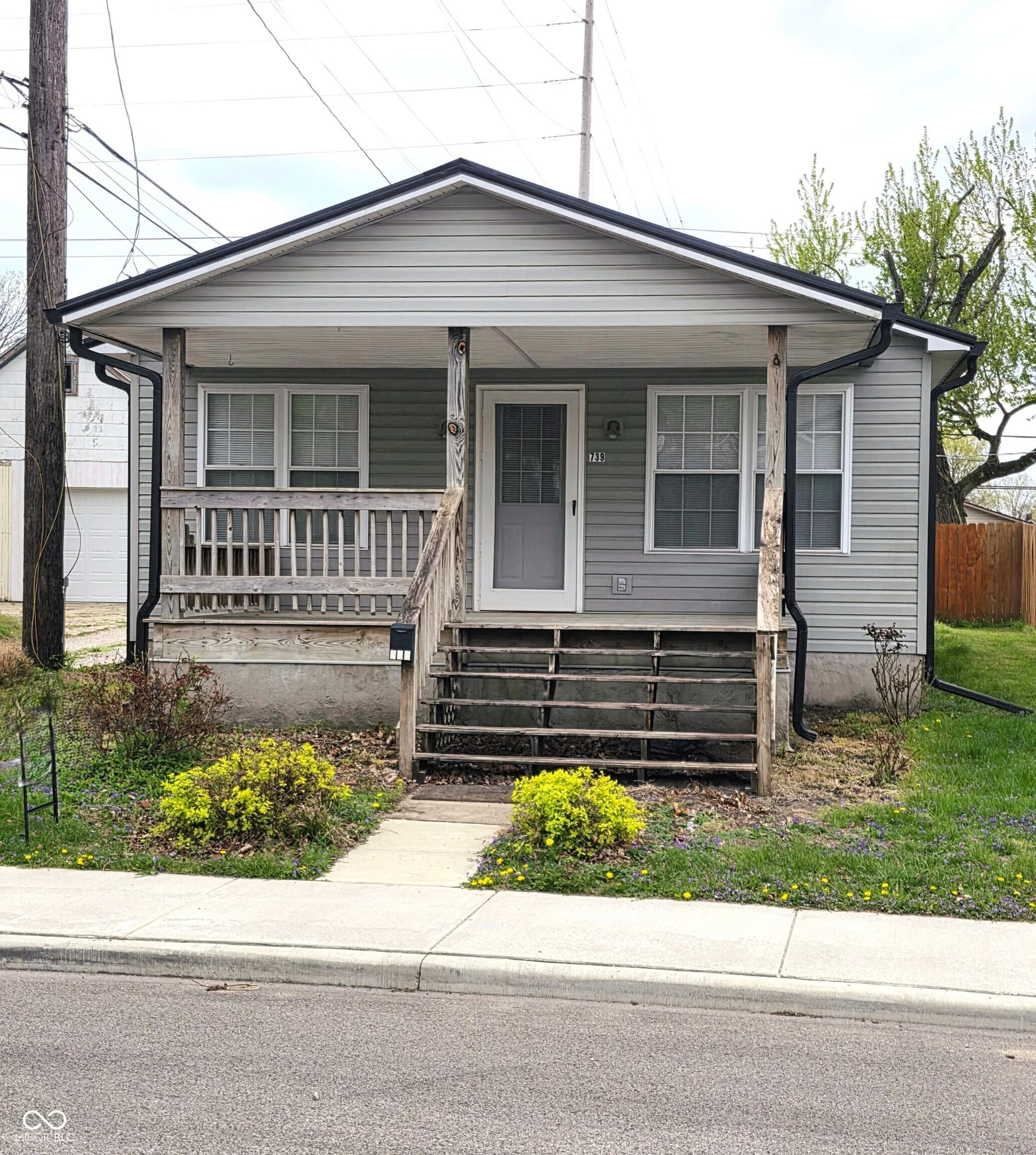 Photo of 739 E Pike Street, Martinsville, IN