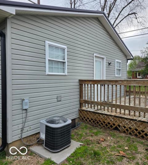 Photo of 739 E Pike Street, Martinsville, IN