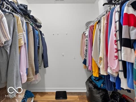 Walk In Closets — 8625 Baypointe Drive, Avon, IN