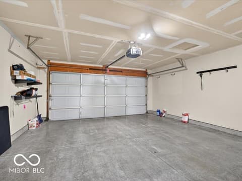 Garage at 8625 Baypointe Drive, Avon, IN