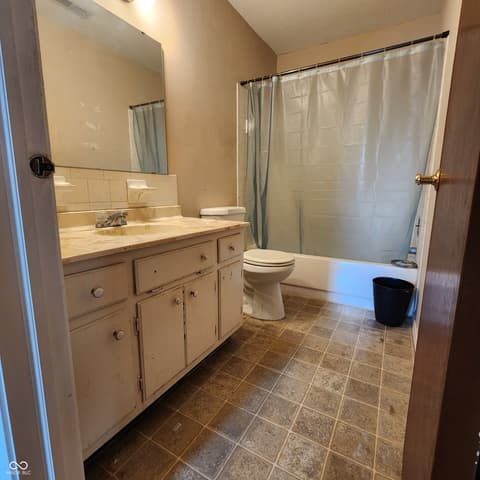 Bathroom at 1622 Queensbridge Square, Indianapolis, IN