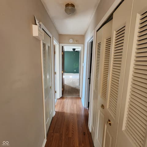 Hallway at 1622 Queensbridge Square, Indianapolis, IN