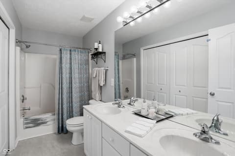 Photo of 7732 Prairie View Drive, Indianapolis, IN