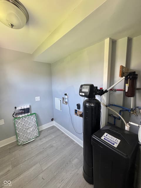 Laundry room at 112 Lincoln Hills, Coatesville, IN