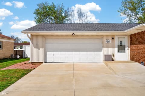 Photo of 5230 Yellowwood Drive, Columbus, IN