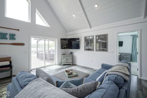 Photo of 9550 E Northshore Drive, Unionville, IN