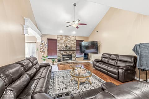Photo of 979 Glenmore Trail, Brownsburg, IN