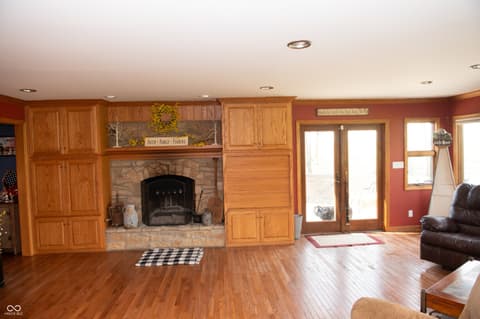 Living room at 501 S Us Highway 41, Williamsport, IN