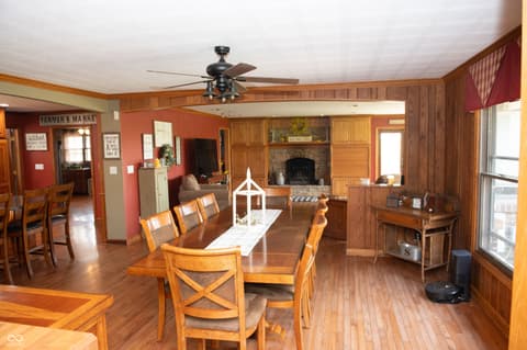 Dining room at 501 S Us Highway 41, Williamsport, IN