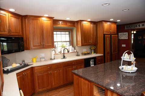 Kitchen at 501 S Us Highway 41, Williamsport, IN