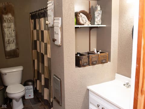 Bathroom at 501 S Us Highway 41, Williamsport, IN