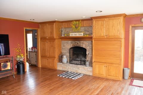 Living room at 501 S Us Highway 41, Williamsport, IN